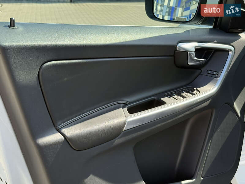 Внедорожник / Кроссовер Volvo XC60 2016 в Ровно