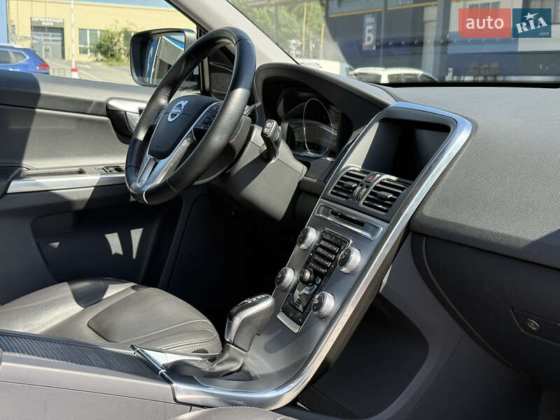 Внедорожник / Кроссовер Volvo XC60 2016 в Ровно