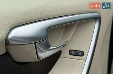 Внедорожник / Кроссовер Volvo XC60 2012 в 