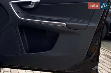 Позашляховик / Кросовер Volvo XC60 2016 в 