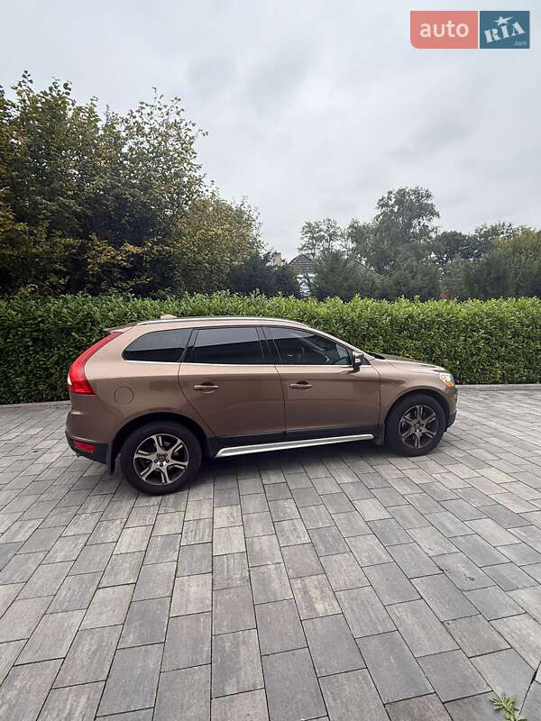Внедорожник / Кроссовер Volvo XC60 2012 в 