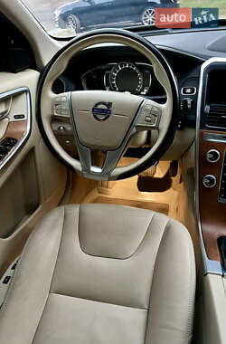 Внедорожник / Кроссовер Volvo XC60 2015 в 