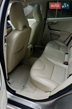 Внедорожник / Кроссовер Volvo XC60 2015 в 