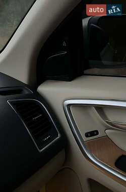 Внедорожник / Кроссовер Volvo XC60 2015 в 