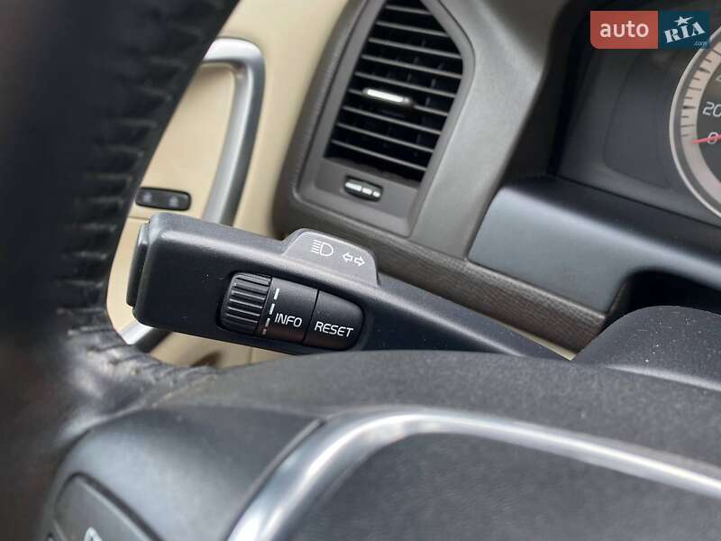 Позашляховик / Кросовер Volvo XC60 2011 в Києві