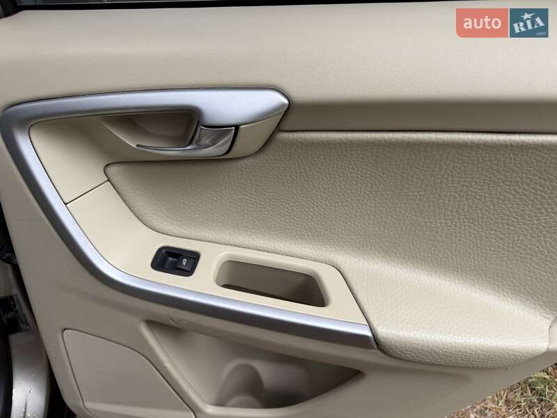 Позашляховик / Кросовер Volvo XC60 2012 в Києві фото 34 Позашляховик / Кросовер Volvo XC60 2012 в Києві