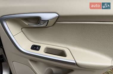 Позашляховик / Кросовер Volvo XC60 2012 в  фото 34 Позашляховик / Кросовер Volvo XC60 2012 в