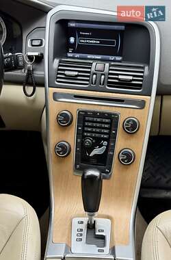 Позашляховик / Кросовер Volvo XC60 2012 в  фото 36 Позашляховик / Кросовер Volvo XC60 2012 в