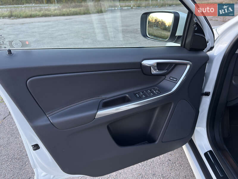 Внедорожник / Кроссовер Volvo XC60 2017 в Радивилове