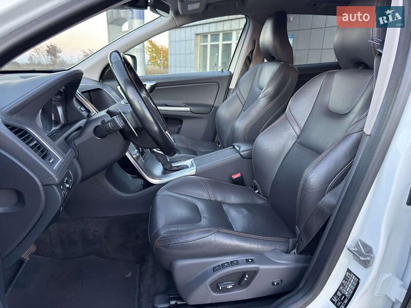 Внедорожник / Кроссовер Volvo XC60 2017 в Радивилове