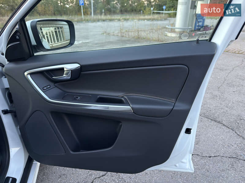 Внедорожник / Кроссовер Volvo XC60 2017 в Радивилове