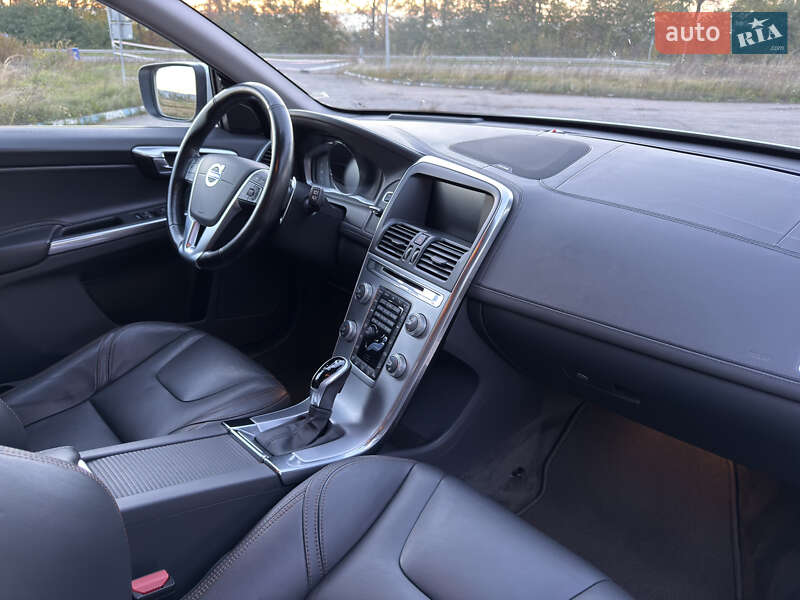 Внедорожник / Кроссовер Volvo XC60 2017 в Радивилове