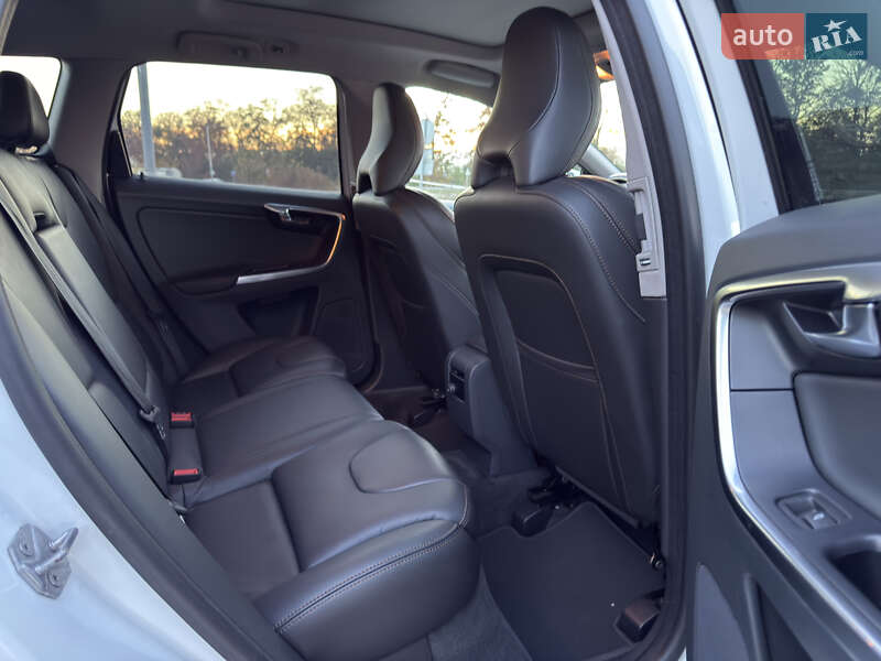 Внедорожник / Кроссовер Volvo XC60 2017 в Радивилове