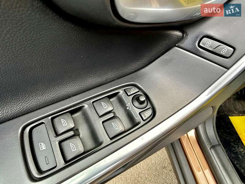 Позашляховик / Кросовер Volvo XC60 2012 в Києві фото 47 Позашляховик / Кросовер Volvo XC60 2012 в Києві