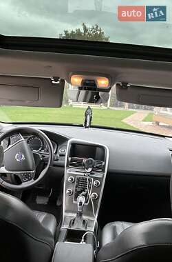 Позашляховик / Кросовер Volvo XC60 2015 в  фото 4 Позашляховик / Кросовер Volvo XC60 2015 в
