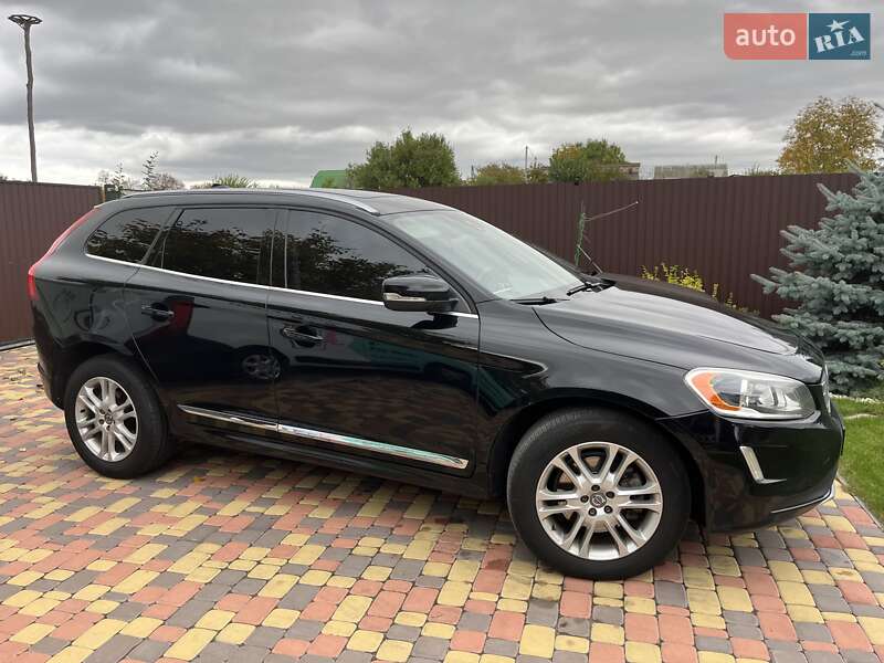 Позашляховик / Кросовер Volvo XC60 2015 в  фото Позашляховик / Кросовер Volvo XC60 2015 в