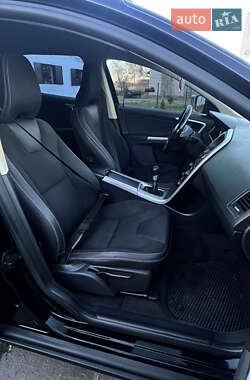 Позашляховик / Кросовер Volvo XC60 2011 в  фото 12 Позашляховик / Кросовер Volvo XC60 2011 в
