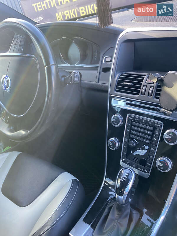 Позашляховик / Кросовер Volvo XC60 2015 в Шепетівці