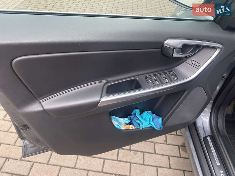 Внедорожник / Кроссовер Volvo XC60 2016 в Обухове фото 22 Внедорожник / Кроссовер Volvo XC60 2016 в Обухове