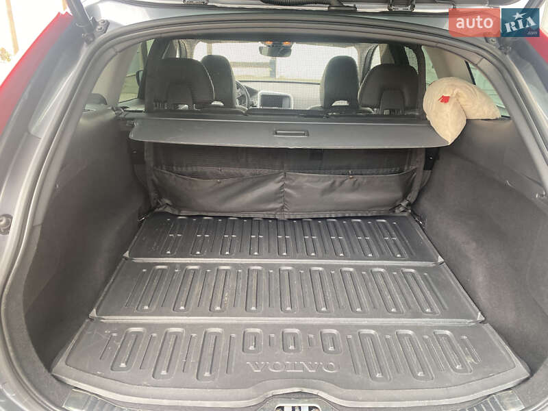 Внедорожник / Кроссовер Volvo XC60 2016 в Обухове фото 34 Внедорожник / Кроссовер Volvo XC60 2016 в Обухове