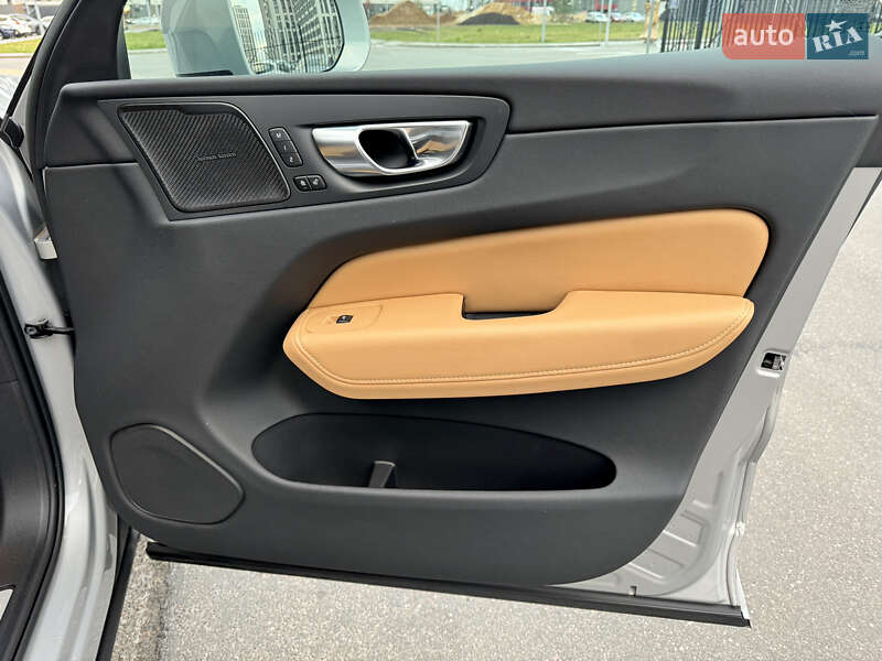 Позашляховик / Кросовер Volvo XC60 2022 в Києві фото 34 Позашляховик / Кросовер Volvo XC60 2022 в Києві