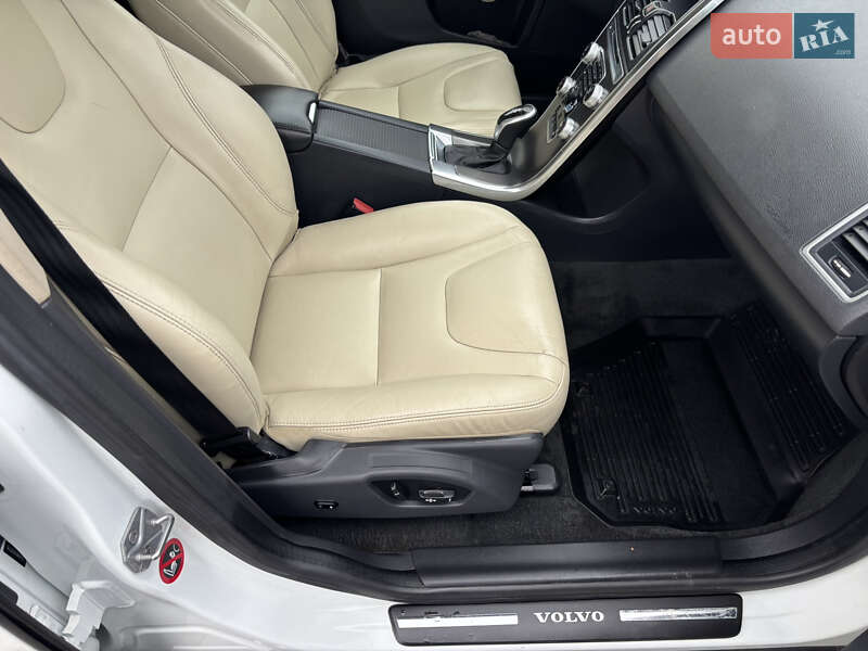 Позашляховик / Кросовер Volvo XC60 2016 в Косові фото 39 Позашляховик / Кросовер Volvo XC60 2016 в Косові