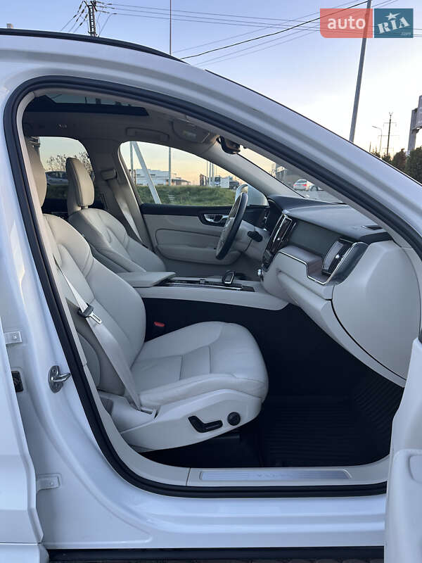 Позашляховик / Кросовер Volvo XC60 2022 в Львові