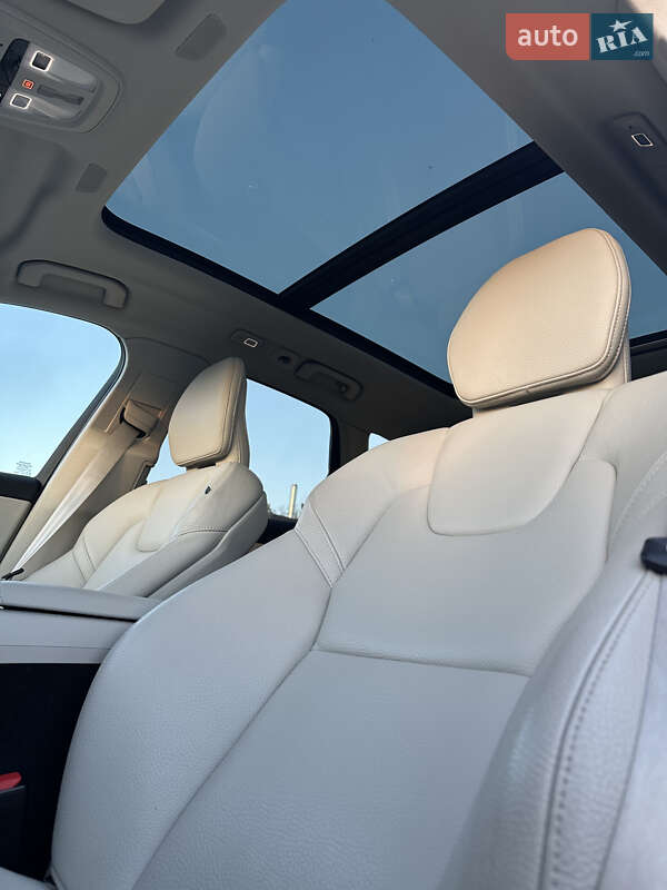 Позашляховик / Кросовер Volvo XC60 2022 в Львові