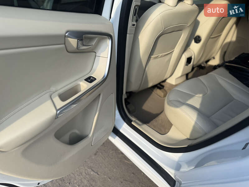 Позашляховик / Кросовер Volvo XC60 2013 в Рівному