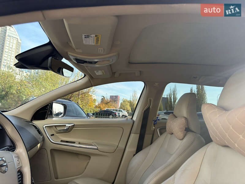 Позашляховик / Кросовер Volvo XC60 2015 в Києві