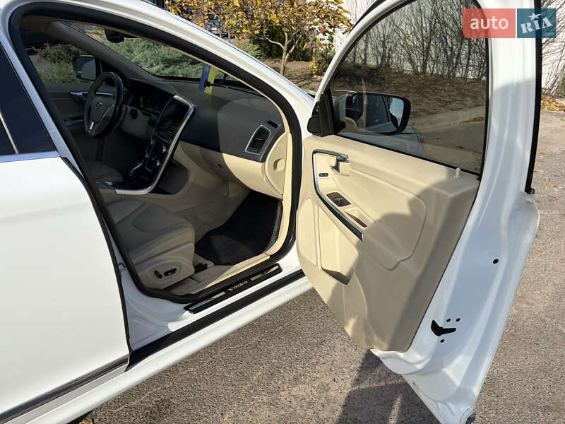 Позашляховик / Кросовер Volvo XC60 2015 в Києві