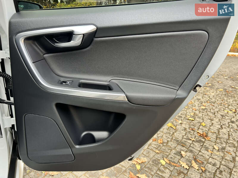 Внедорожник / Кроссовер Volvo XC60 2013 в Черновцах фото 46 Внедорожник / Кроссовер Volvo XC60 2013 в Черновцах