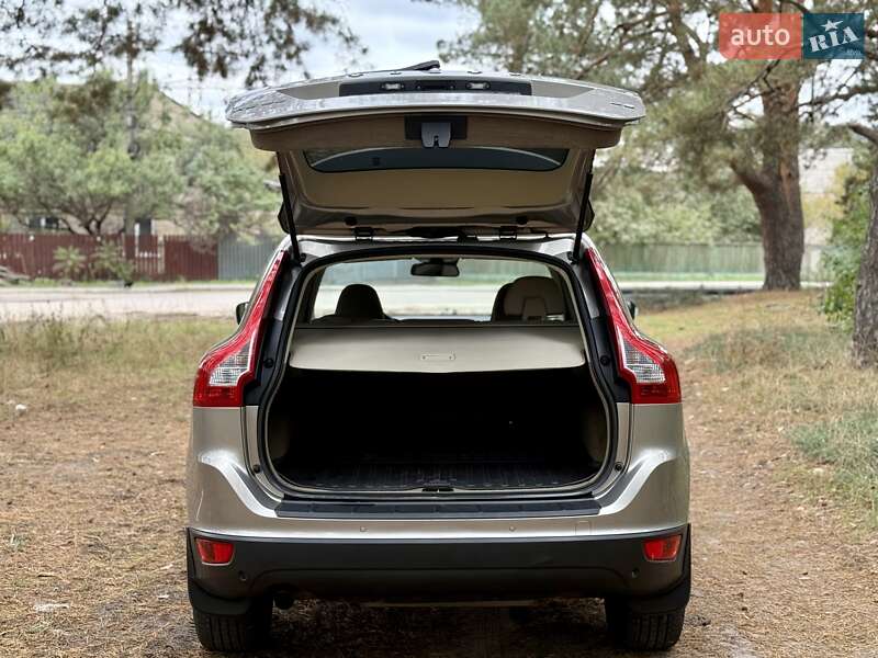 Внедорожник / Кроссовер Volvo XC60 2012 в Киеве