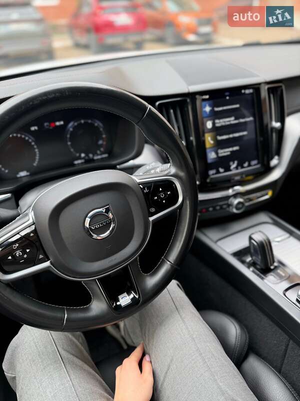 Внедорожник / Кроссовер Volvo XC60 2019 в Киеве