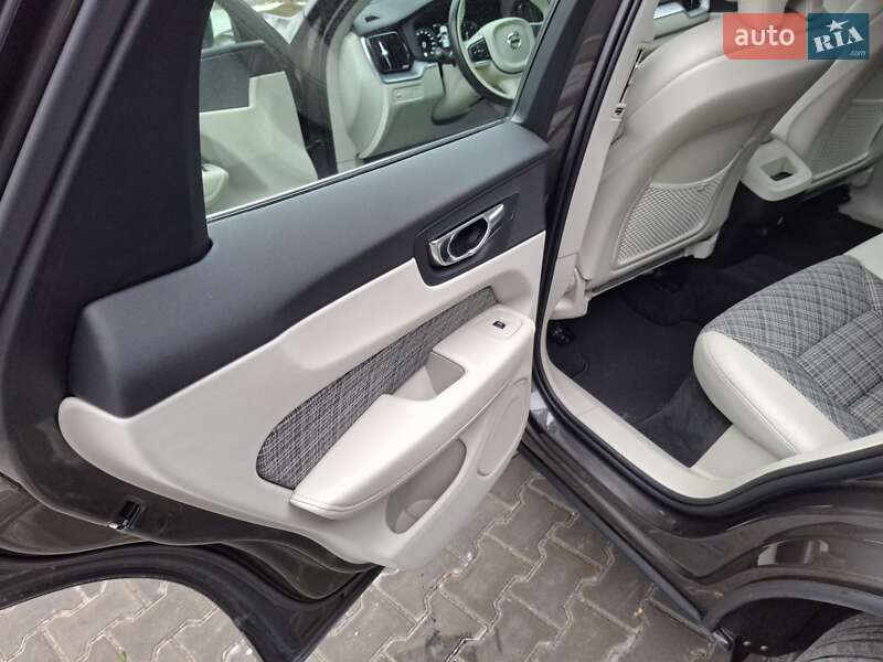 Внедорожник / Кроссовер Volvo XC60 2020 в Бережанах