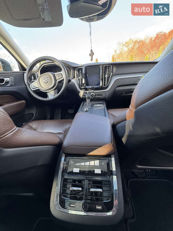 Внедорожник / Кроссовер Volvo XC60 2017 в Ивано-Франковске фото 10 Внедорожник / Кроссовер Volvo XC60 2017 в Ивано-Франковске