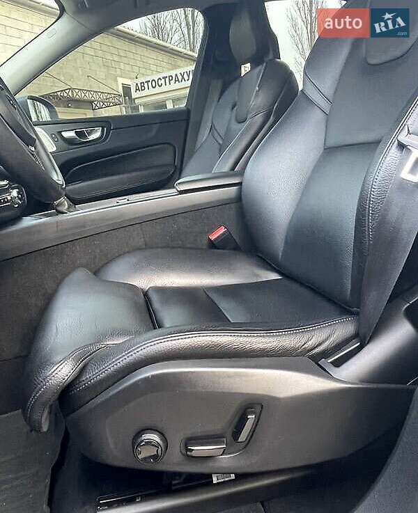 Внедорожник / Кроссовер Volvo XC60 2017 в Львове