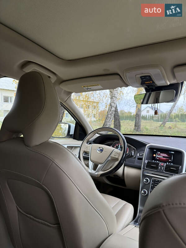Внедорожник / Кроссовер Volvo XC60 2014 в Почаеве