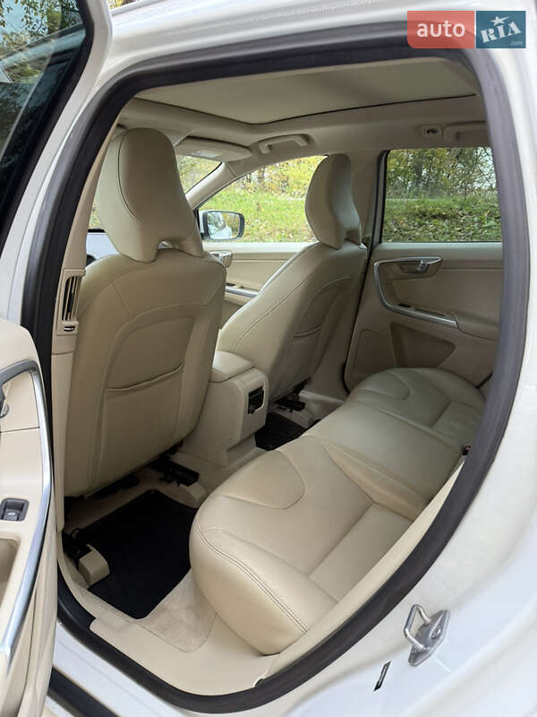 Внедорожник / Кроссовер Volvo XC60 2014 в Почаеве