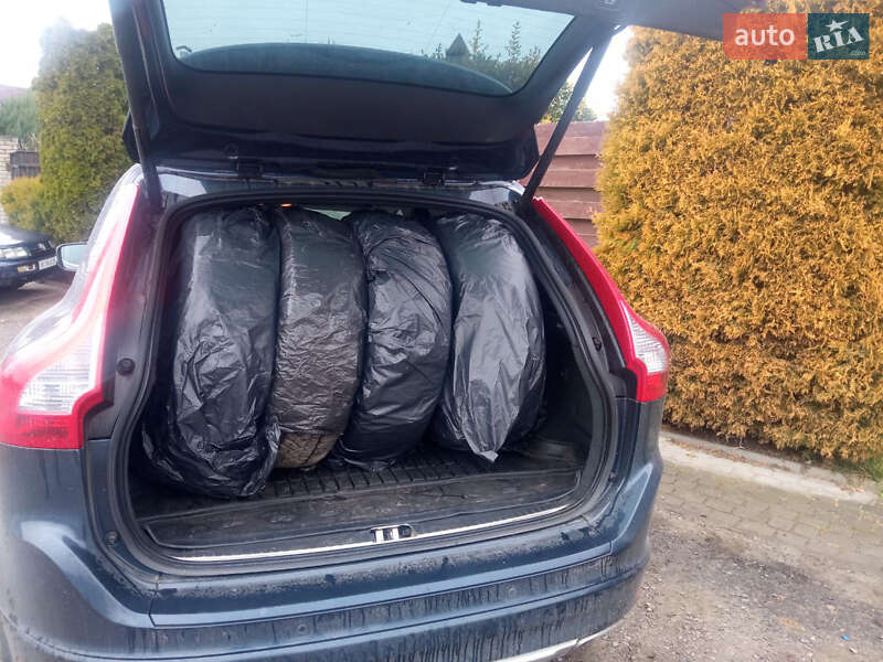 Внедорожник / Кроссовер Volvo XC60 2013 в Оброшином