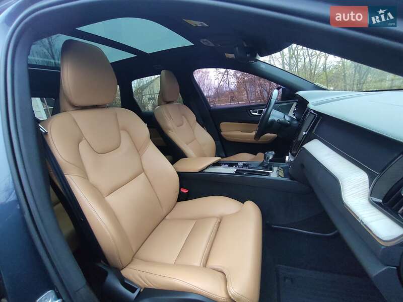 Позашляховик / Кросовер Volvo XC60 2020 в Нововолинську