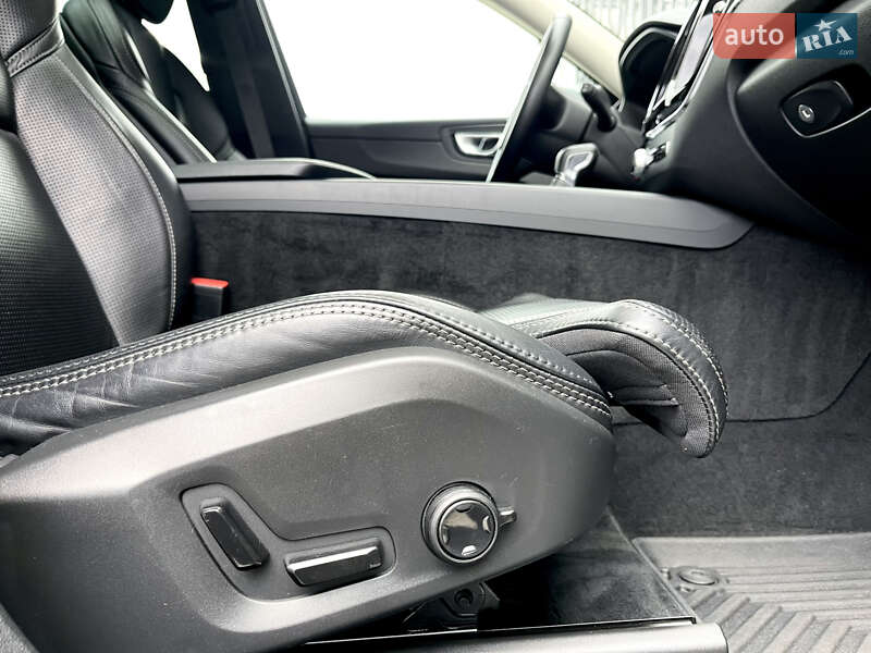 Позашляховик / Кросовер Volvo XC60 2017 в Києві фото 43 Позашляховик / Кросовер Volvo XC60 2017 в Києві