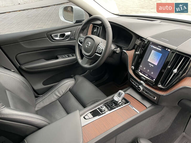 Позашляховик / Кросовер Volvo XC60 2024 в Дніпрі