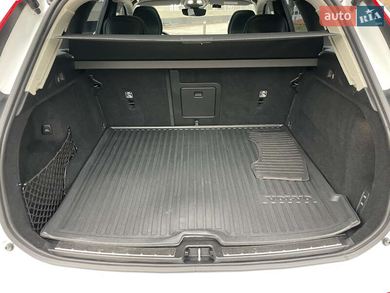 Позашляховик / Кросовер Volvo XC60 2024 в Дніпрі