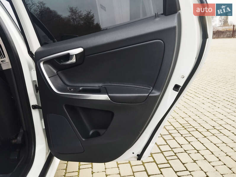 Внедорожник / Кроссовер Volvo XC60 2015 в Одессе фото 18 Внедорожник / Кроссовер Volvo XC60 2015 в Одессе