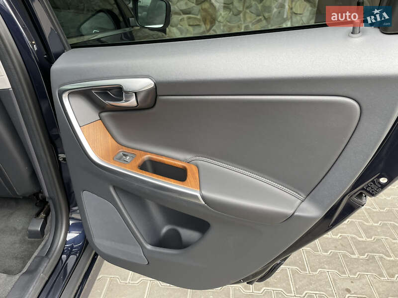 Позашляховик / Кросовер Volvo XC60 2017 в Києві