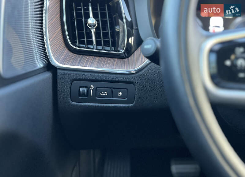 Позашляховик / Кросовер Volvo XC60 2019 в Києві