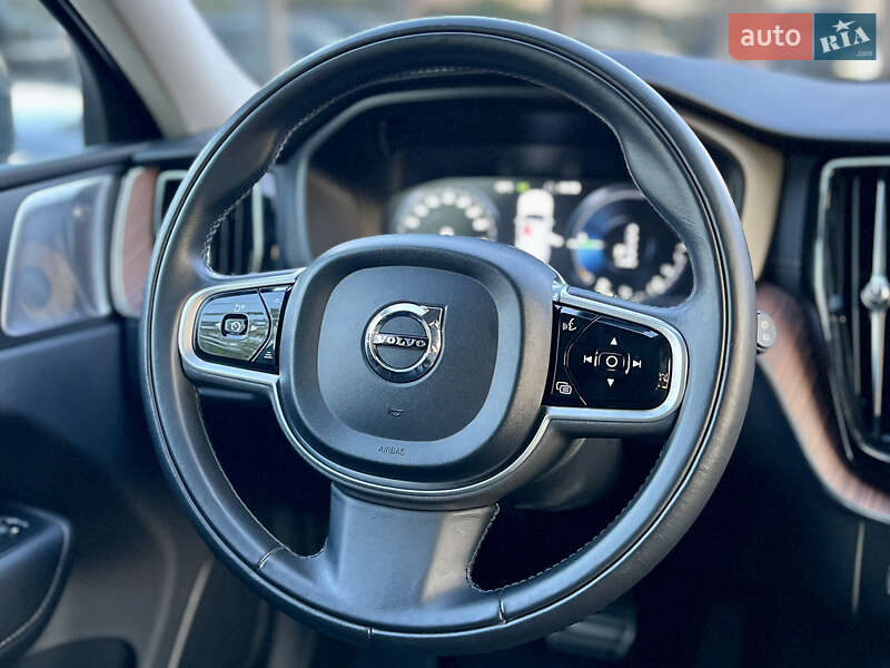 Позашляховик / Кросовер Volvo XC60 2019 в Києві