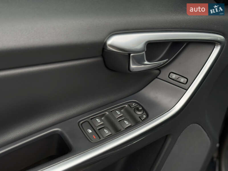 Позашляховик / Кросовер Volvo XC60 2015 в Луцьку