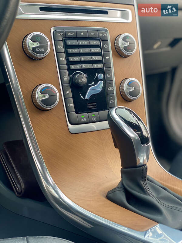 Внедорожник / Кроссовер Volvo XC60 2017 в Владимире фото 15 Внедорожник / Кроссовер Volvo XC60 2017 в Владимире